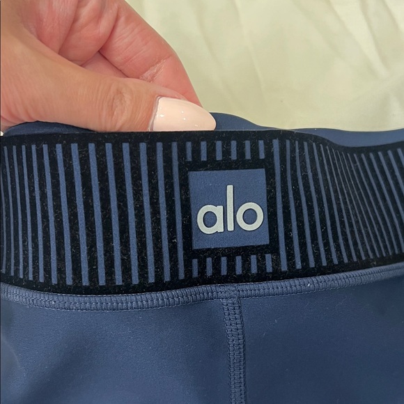 ALO Yoga AirLift Navy Sports Bra Set WITH Leggings - Picture 7 of 7